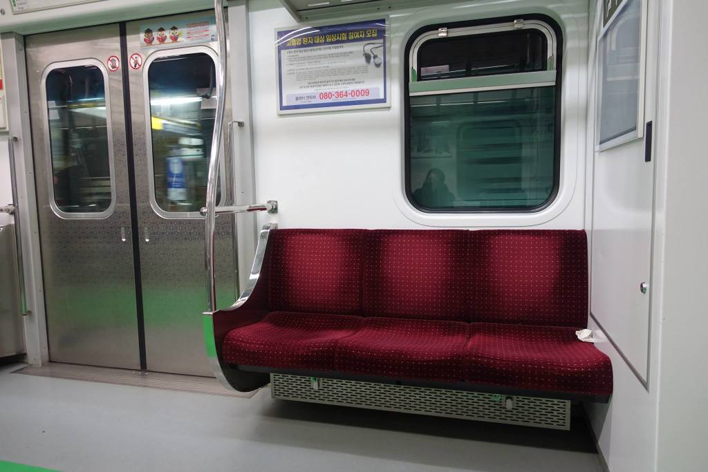 photo 0923 DSC04187 Onboard Seoul Metro Line 2